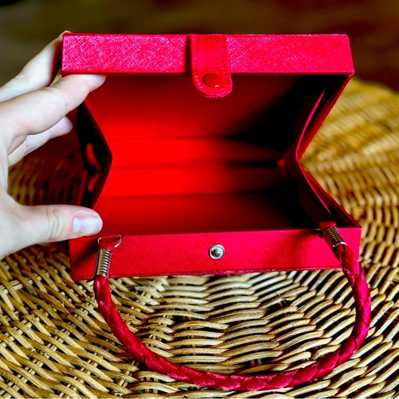 LITTLE RED BOX PURSE - Picture 5 of 5